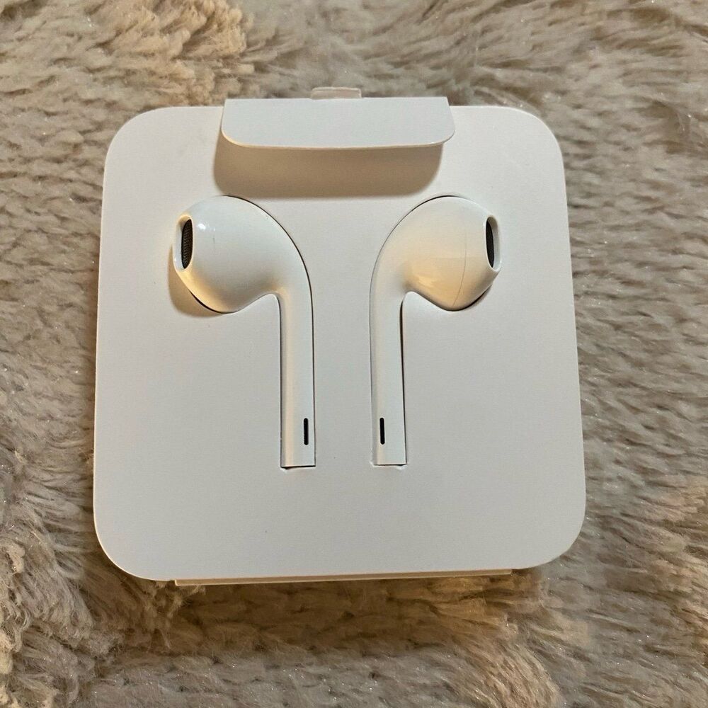 Apple wired earbuds NEW